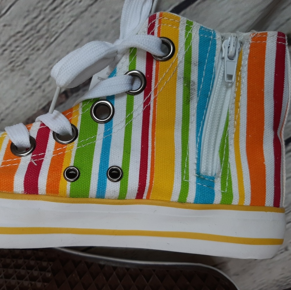 Colorful shoes, size 5.5 - Picture 6 of 8